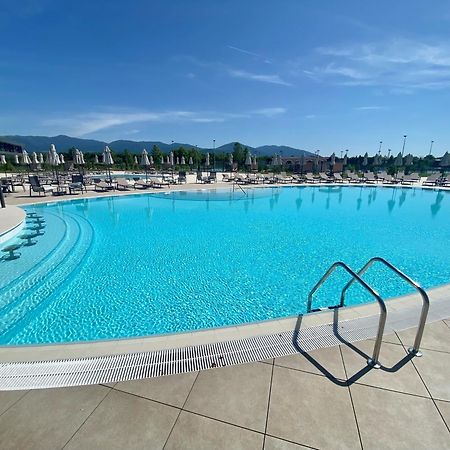 Kings' Valley Medical & Spa Hotel Kazanlŭk 외부 사진 The swimming pool at the complex