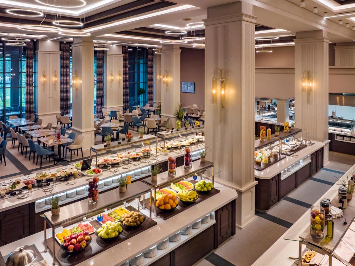 Kings' Valley Medical & Spa Hotel Kazanlŭk 외부 사진 The buffet at the hotel