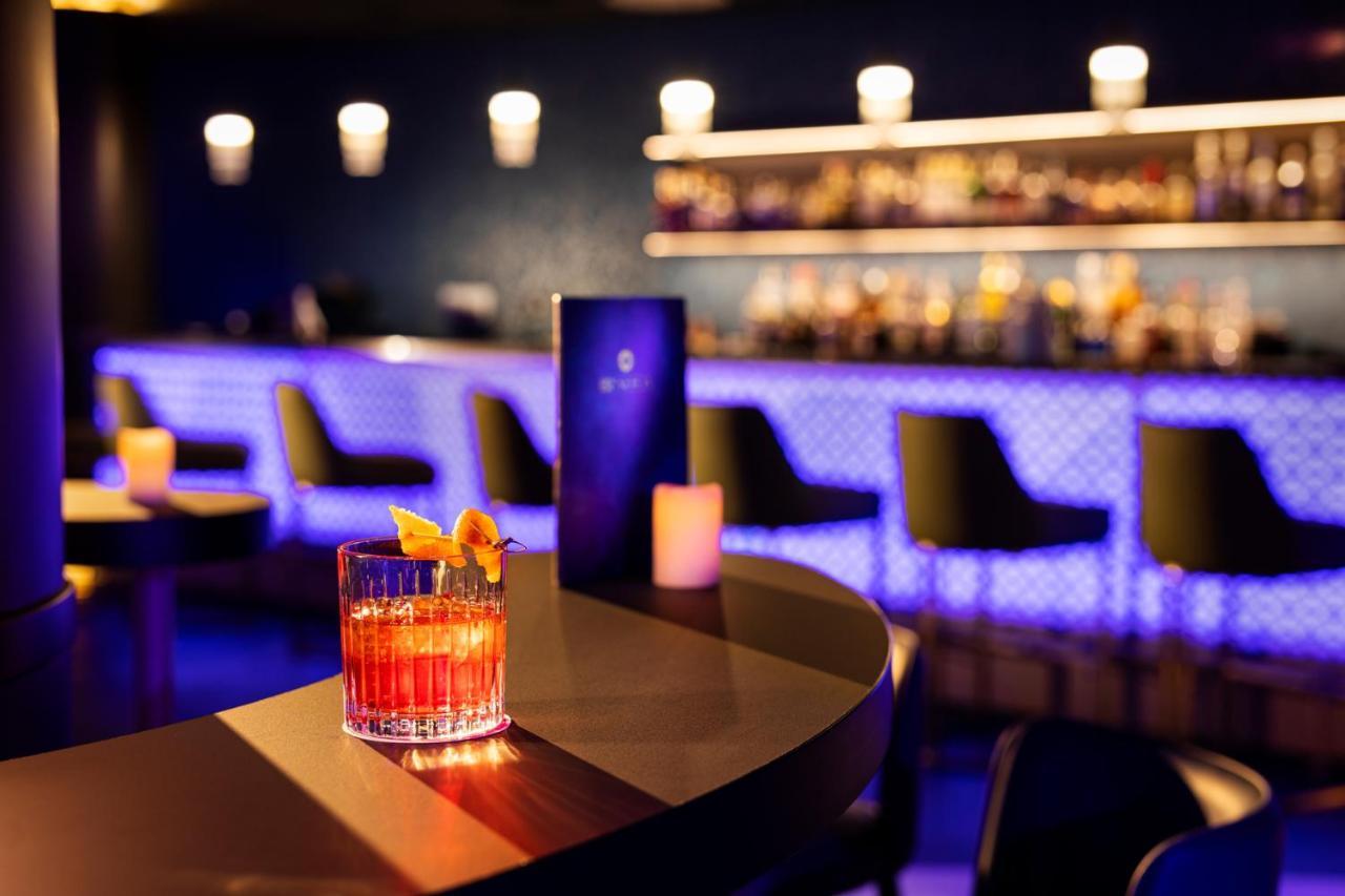 Kings' Valley Medical & Spa Hotel Kazanlŭk 외부 사진 The bar at the London Hilton on Park Street