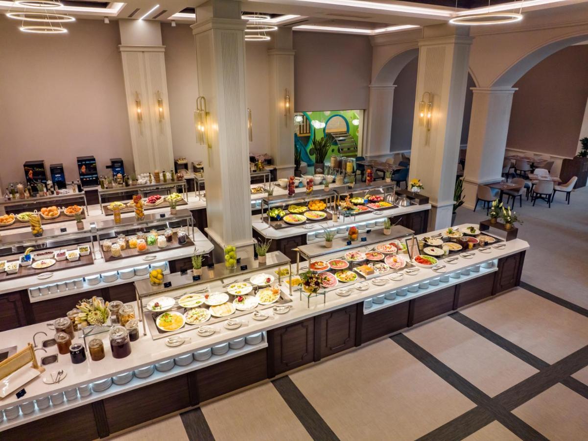 Kings' Valley Medical & Spa Hotel Kazanlŭk 외부 사진 The buffet at the hotel