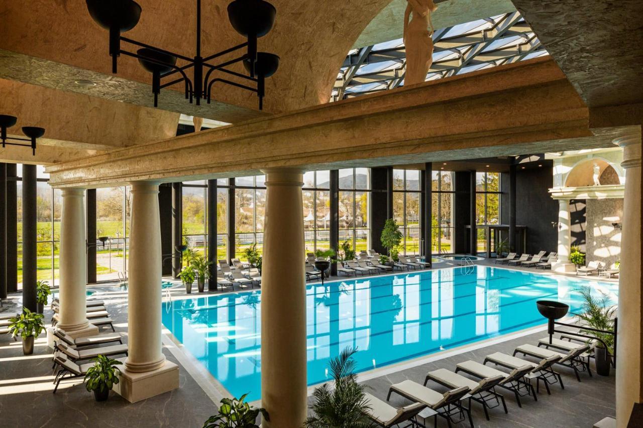 Kings' Valley Medical & Spa Hotel Kazanlŭk 외부 사진 The thermal pool