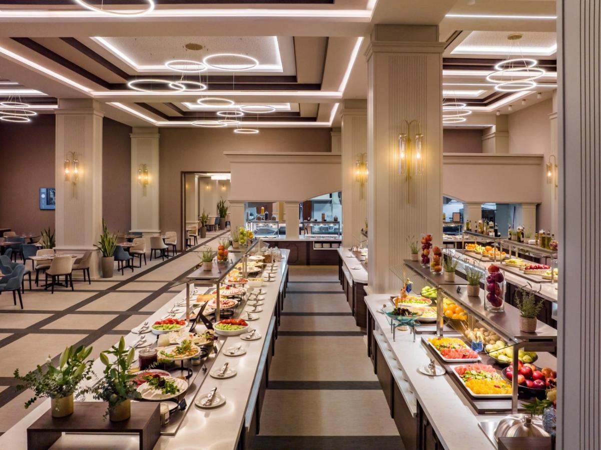 Kings' Valley Medical & Spa Hotel Kazanlŭk 외부 사진 The buffet at the hotel