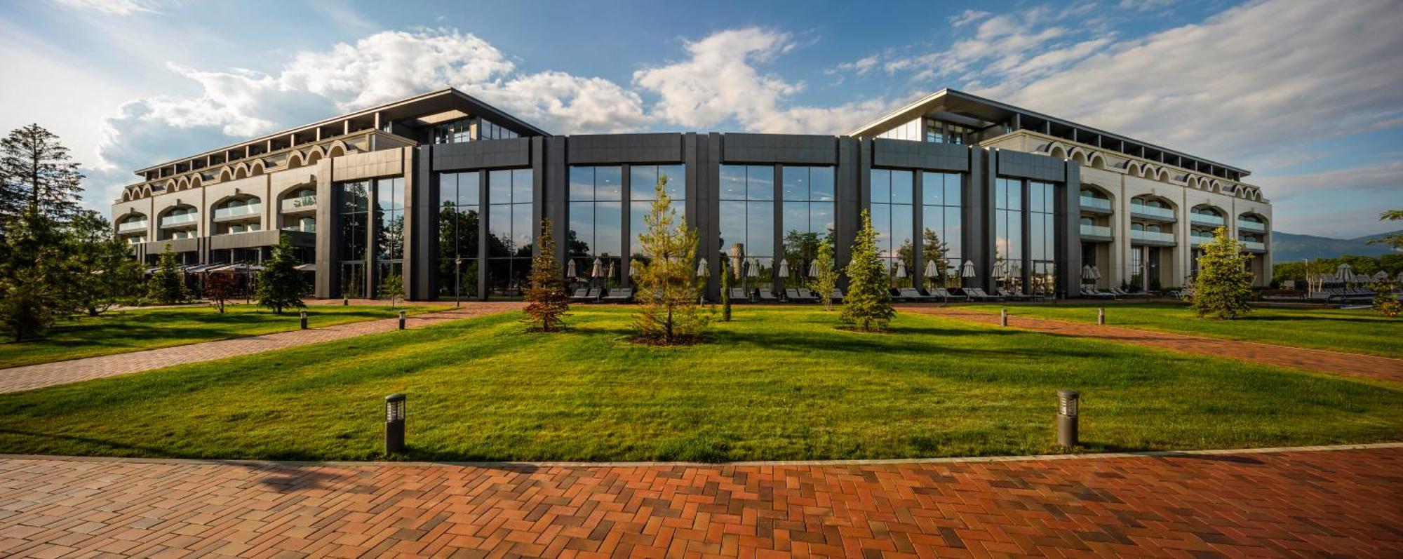 Kings' Valley Medical & Spa Hotel Kazanlŭk 외부 사진 The library of the university