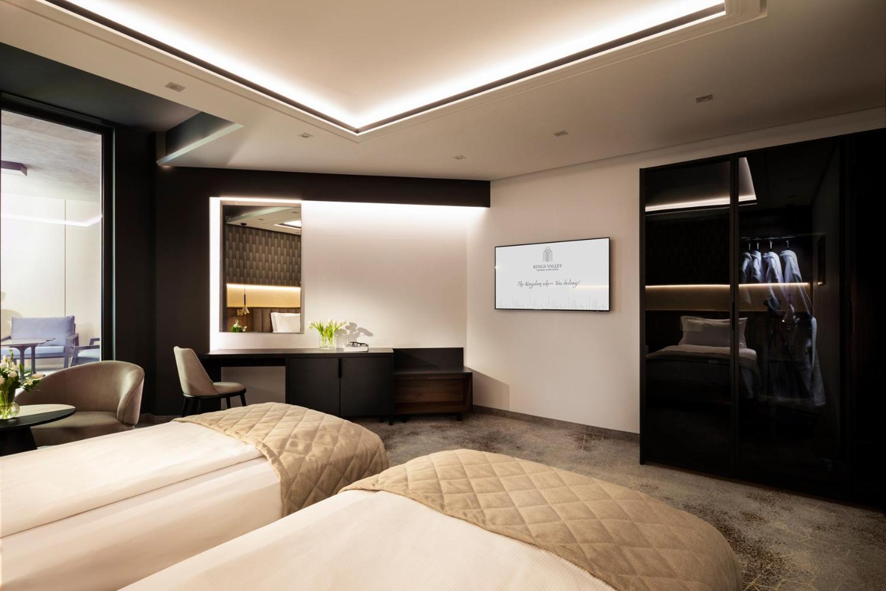 Kings' Valley Medical & Spa Hotel Kazanlŭk 외부 사진 A room at the hotel