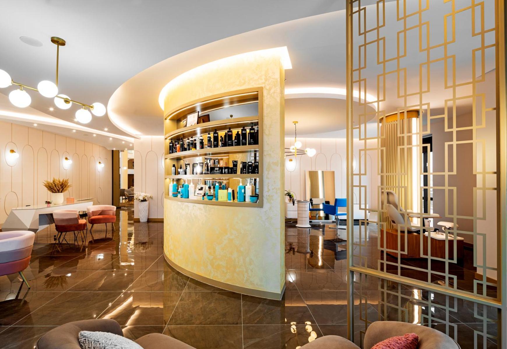 Kings' Valley Medical & Spa Hotel Kazanlŭk 외부 사진 The interior of the salon